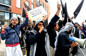 A radical group calling themselves “Muslims Against Crusades” turned out to hurl insults at British troops returning from Afghanistan yesterday in Barking.  